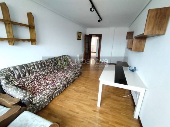 Foto 1 de Venta de piso en Lardero de 3 habitaciones con terraza y garaje