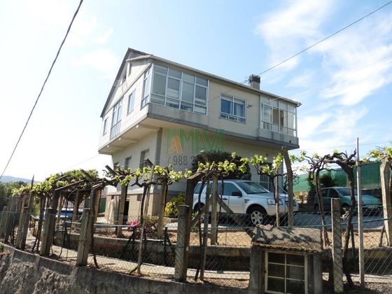 Foto 1 de Casa en venda a As Lagoas de 5 habitacions amb garatge i jardí