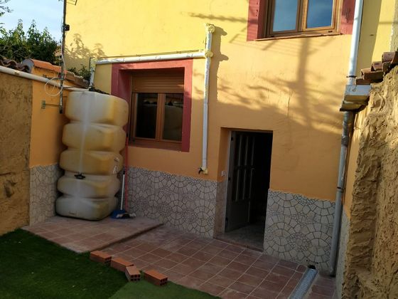 Foto 2 de Casa en venta en Robla (La) de 3 habitaciones con jardín y balcón