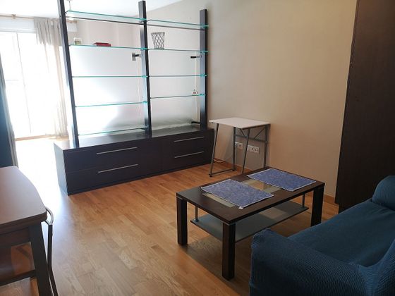 Foto 1 de Alquiler de piso en Praza España - Casablanca de 1 habitación con muebles y calefacción
