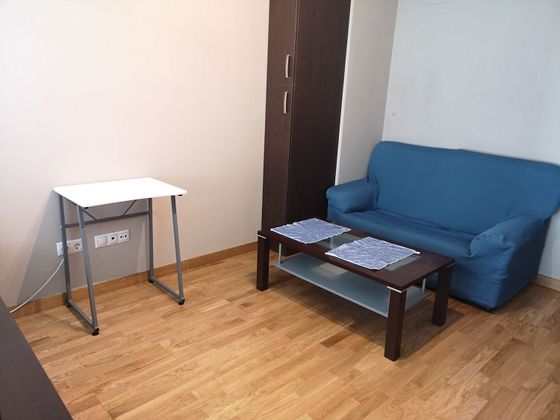 Foto 2 de Alquiler de piso en Praza España - Casablanca de 1 habitación con muebles y calefacción