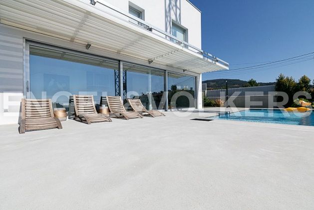 Foto 2 de Chalet en venta en Coruxo - Oia - Saiáns de 4 habitaciones con terraza y piscina