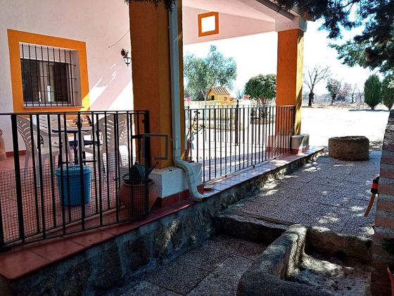 Foto 2 de Xalet en venda a San Martín de Montalbán de 4 habitacions amb piscina i garatge