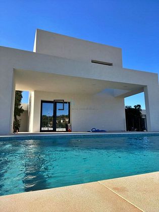 Foto 2 de Venta de chalet en Los Cigarrales-La Bastida de 5 habitaciones con terraza y piscina