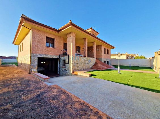 Foto 1 de Casa en venda a Magán de 4 habitacions amb terrassa i garatge