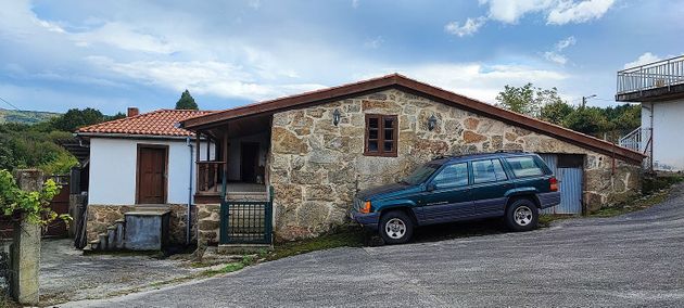 Foto 1 de Casa en venda a Celanova de 3 habitacions amb terrassa i garatge