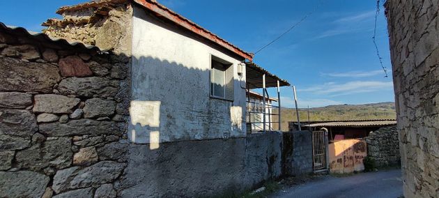 Foto 2 de Venta de casa en Celanova de 3 habitaciones con terraza y jardín