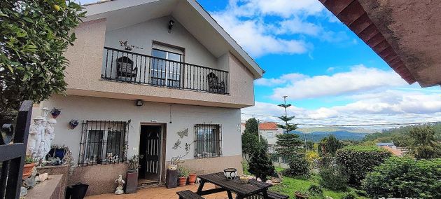 Foto 2 de Xalet en venda a San Cibrao das Viñas de 3 habitacions amb garatge i jardí