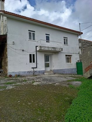 Foto 1 de Casa en venda a calle Vigo de 4 habitacions amb garatge i balcó