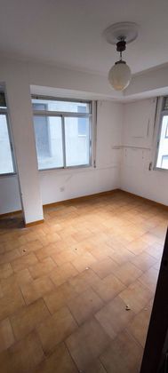 Foto 2 de Venta de piso en calle Agra Do Río de 4 habitaciones con garaje