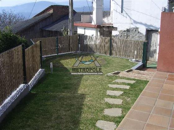 Foto 1 de Venta de chalet en Ribadavia de 3 habitaciones con jardín y calefacción