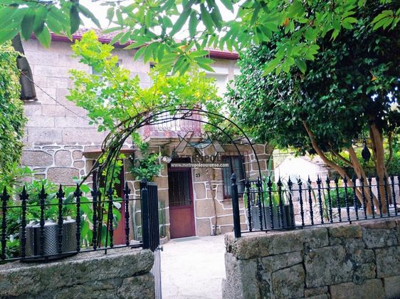 Foto 1 de Casa adossada en venda a Vilamarín de 6 habitacions amb jardí i balcó