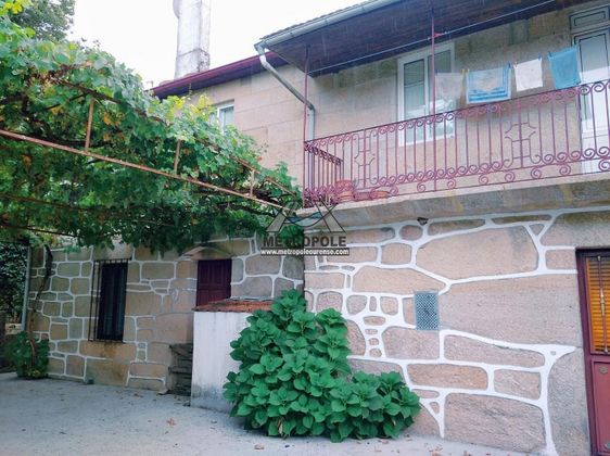 Foto 2 de Casa adossada en venda a Vilamarín de 6 habitacions amb jardí i balcó