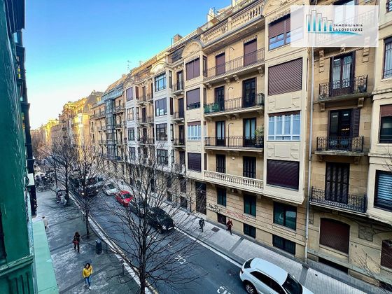 Foto 1 de Pis en venda a Centro - San Sebastián-Donostia de 3 habitacions amb balcó i calefacció
