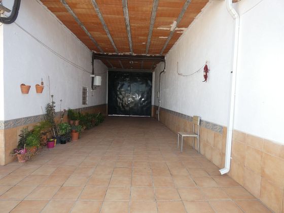 Foto 2 de Casa adossada en venda a Bolaños de Calatrava de 3 habitacions amb piscina i jardí