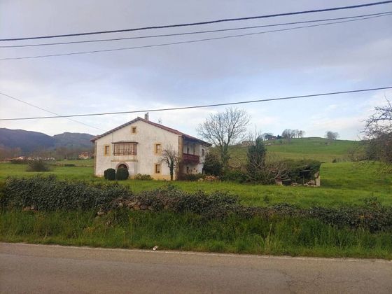 Foto 2 de Venta de casa en Santiurde de Toranzo de 4 habitaciones con jardín