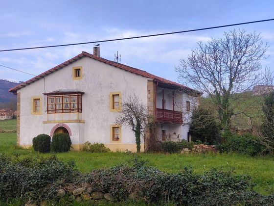 Foto 1 de Venta de casa en Santiurde de Toranzo de 4 habitaciones con jardín