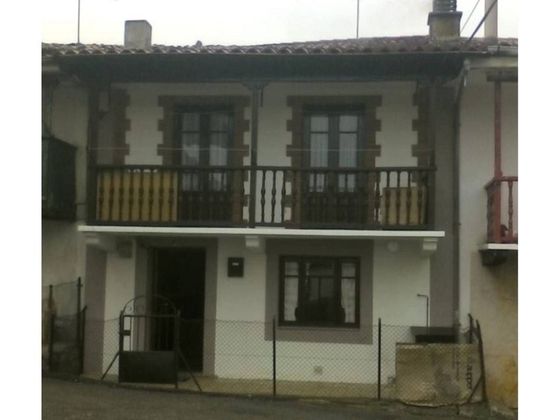 Foto 1 de Venta de casa en Villacarriedo de 3 habitaciones con balcón