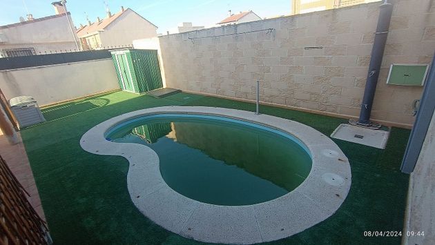 Foto 1 de Casa en venda a Yuncos de 3 habitacions amb piscina i jardí