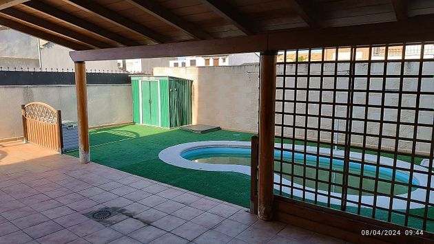 Foto 2 de Venta de casa en Yuncos de 3 habitaciones con piscina y jardín