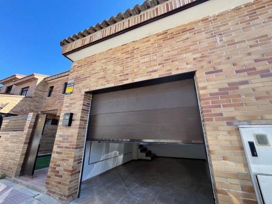 Foto 2 de Casa adosada en venta en Illescas de 3 habitaciones con piscina y garaje
