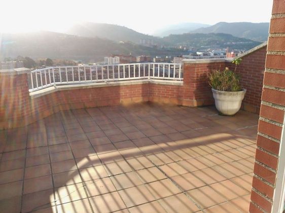 Foto 1 de Casa adossada en venda a Arangoiti de 4 habitacions amb terrassa i garatge