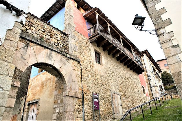 Foto 2 de Casa en venda a Medina de Pomar de 5 habitacions amb terrassa