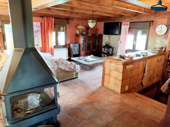 Foto 2 de Casa en venda a Valle de Tobalina de 4 habitacions amb terrassa i jardí