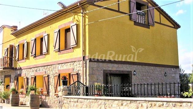 Foto 1 de Venta de casa adosada en Valle de Tobalina de 7 habitaciones con jardín y calefacción