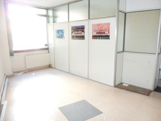 Foto 2 de Oficina en alquiler en San Pedro de Deusto-La Ribera con calefacción y ascensor