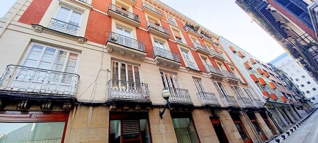 Foto 1 de Venta de piso en Barrio de Abando de 8 habitaciones con garaje y balcón