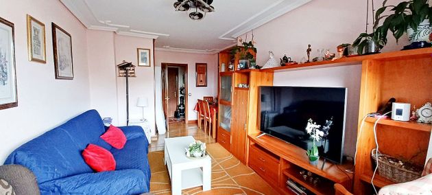 Foto 2 de Pis en venda a Txurdinaga de 3 habitacions amb terrassa i calefacció