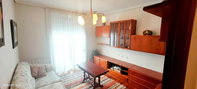 Foto 2 de Piso en alquiler en Indautxu de 3 habitaciones con muebles y balcón