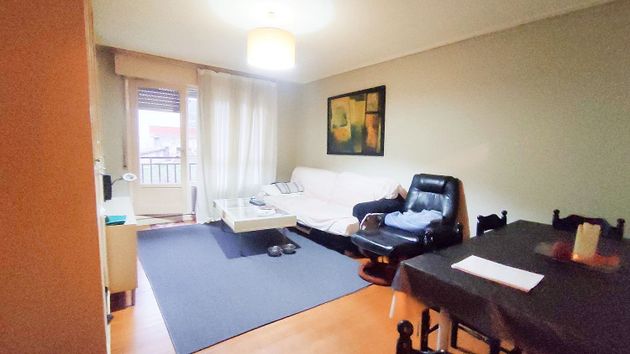 Foto 1 de Venta de piso en Abanto y Ciérvana-Abanto Zierbena de 3 habitaciones con terraza y balcón