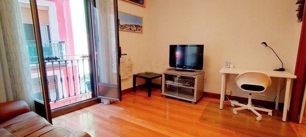 Foto 2 de Piso en alquiler en Iturralde de 3 habitaciones con muebles y balcón