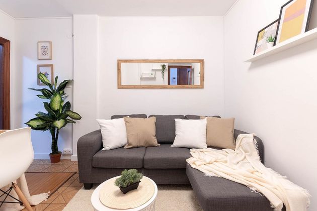 Foto 2 de Piso en alquiler en Iturralde de 4 habitaciones con muebles y balcón