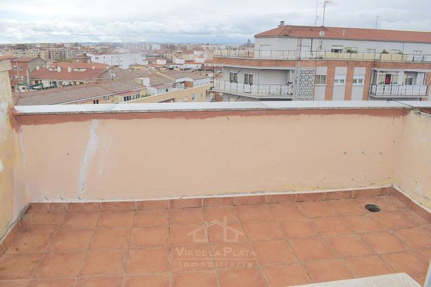 Foto 1 de Ático en venta en avenida Alfonso IX de León de 4 habitaciones con terraza y balcón