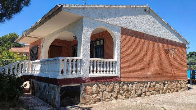 Foto 1 de Xalet en venda a Torrejón del Rey de 3 habitacions amb piscina i jardí
