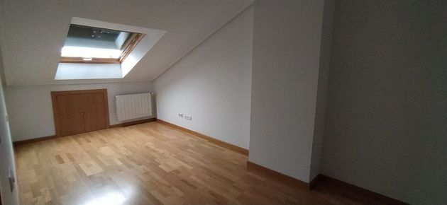 Foto 2 de Dúplex en venta en Couto de 3 habitaciones con terraza y calefacción