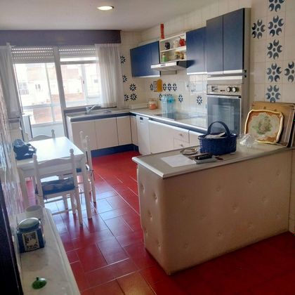 Foto 1 de Pis en venda a Centro - Ourense de 5 habitacions amb terrassa i calefacció