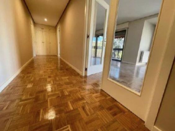 Foto 2 de Venta de piso en Centro - Ourense de 5 habitaciones con terraza y calefacción