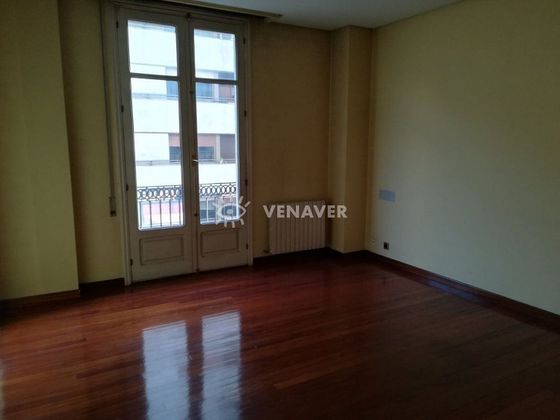 Foto 1 de Pis en venda a Centro - Ourense de 2 habitacions amb terrassa i calefacció