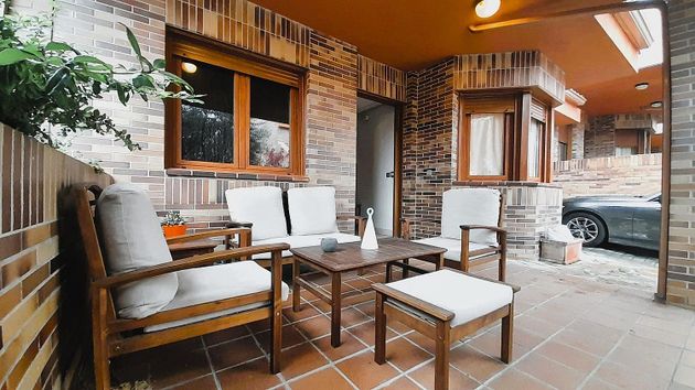 Foto 1 de Casa adossada en venda a La Victoria - El Cabildo de 4 habitacions amb terrassa i piscina