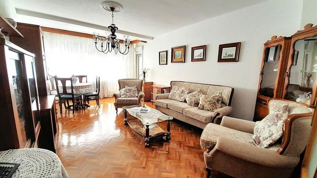 Foto 1 de Piso en alquiler en Arturo Eyres - La Rubia de 3 habitaciones con muebles y balcón