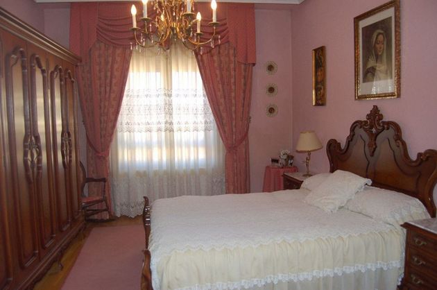 Foto 2 de Pis en venda a Valencia de Don Juan de 4 habitacions amb terrassa