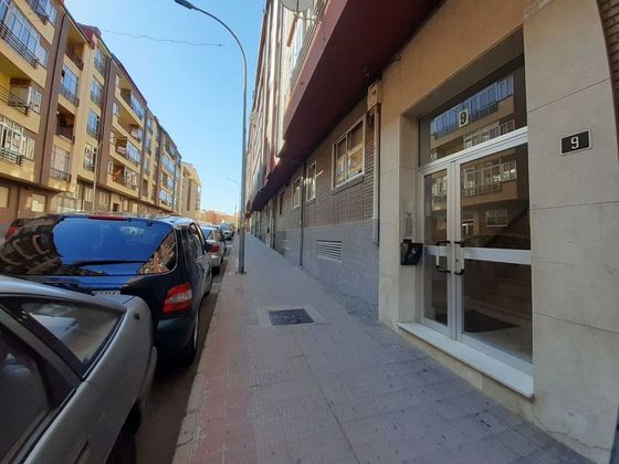 Foto 2 de Pis en venda a avenida Libertad de 3 habitacions amb terrassa i garatge