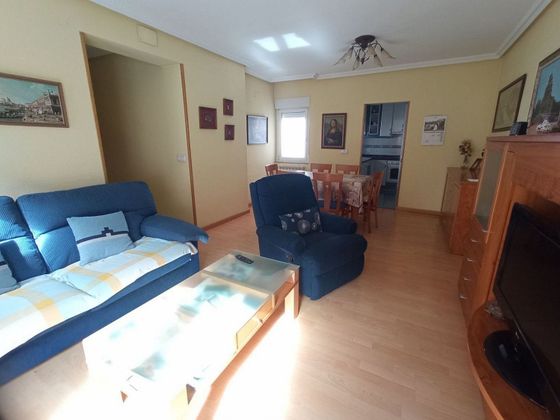 Foto 1 de Casa en venda a Trobajo del Camino de 4 habitacions amb terrassa i calefacció