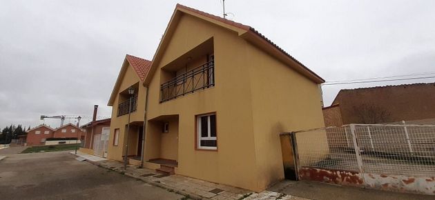 Foto 2 de Casa en venda a Valdescorriel de 3 habitacions amb terrassa i calefacció