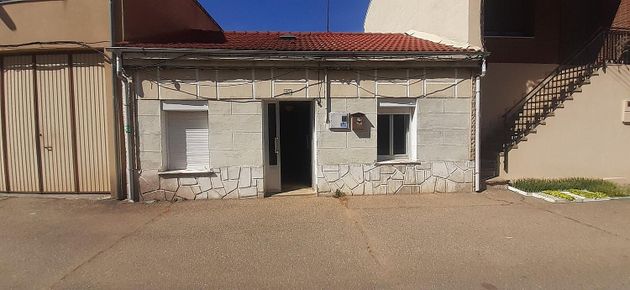 Foto 1 de Venta de chalet en Camarzana de Tera de 3 habitaciones y 120 m²