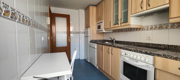 Foto 2 de Piso en venta en avenida De Gijón de 2 habitaciones con terraza y garaje